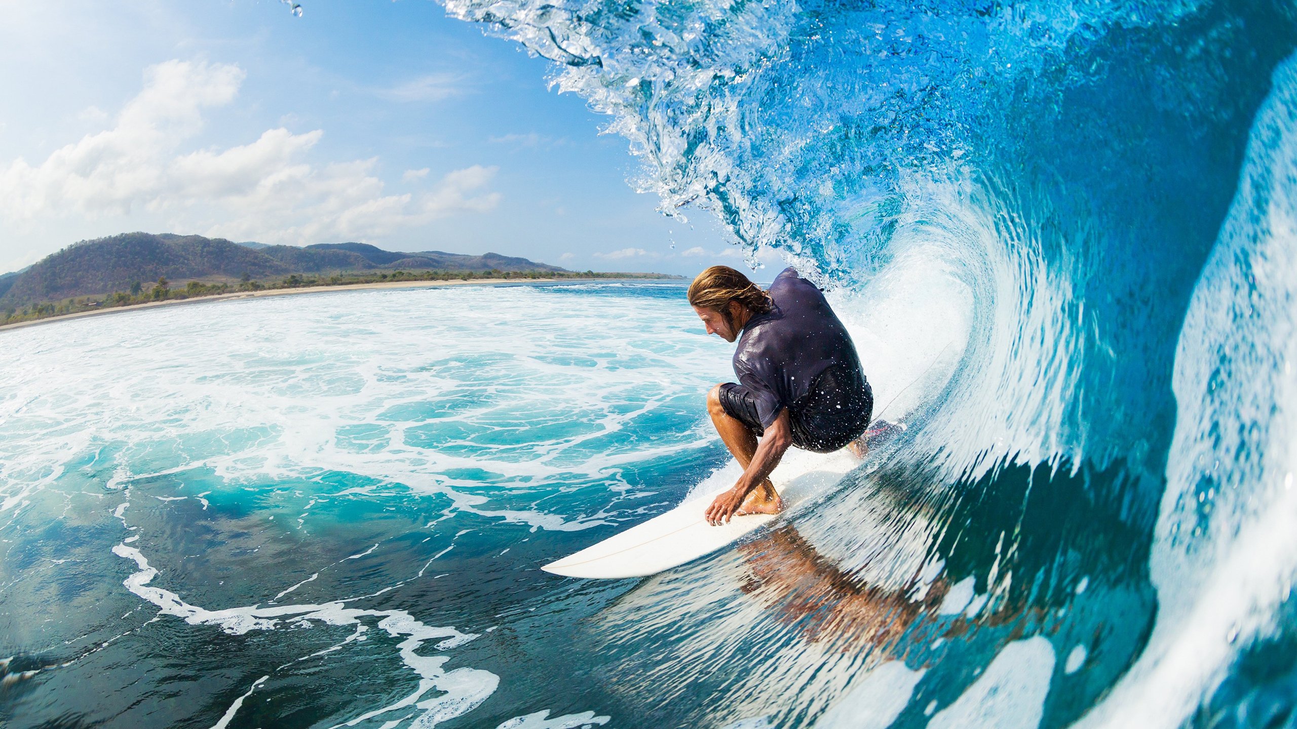 九游网-球队保持高压状态通过中前场反抢打出持续压制型比赛节奏，进行高压时,击球点靠后会容易造成